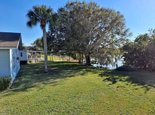 1056 Okura St, Moore Haven, FL 33471-4919
