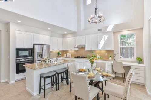 330 Langton Ct, San Ramon CA  94582-4692 exterior