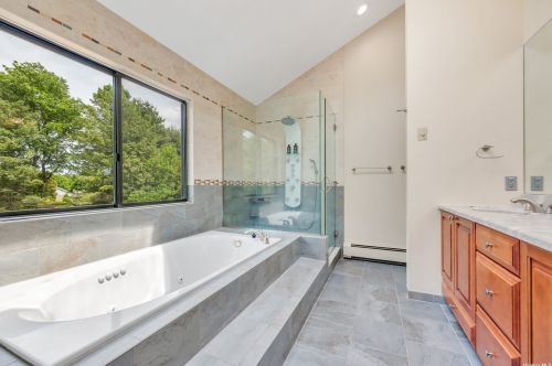 3 Hyanis Ct, Mount Sinai NY  11766-1809 exterior