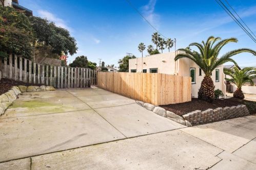 2147 Guizot St, San Diego, CA 92107-2349