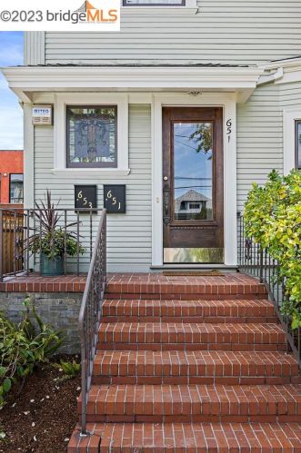 651 Alcatraz Ave, Oakland CA  94609-1005 exterior