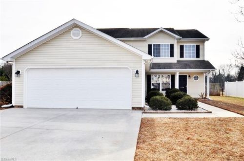 104 Fiddlers Knl Ct, Kernersville NC  27284-7766 exterior