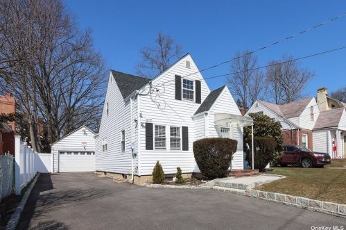 337 Dover St, Westbury, NY 11590-3205