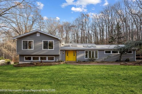 10 Mt Dr, Holmdel Village NJ  07733-1332 exterior