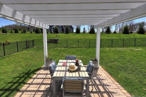 37 Mill Rd, North Branford CT  06471-1019 exterior