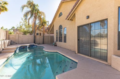 6904 Morrow Dr, Glendale AZ  85308-5850 exterior