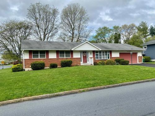 1398 Walnut Ln, Macungie PA  18062-9402 exterior