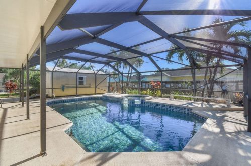 2230 Edison Cir, Fort Pierce, FL 34953-2919