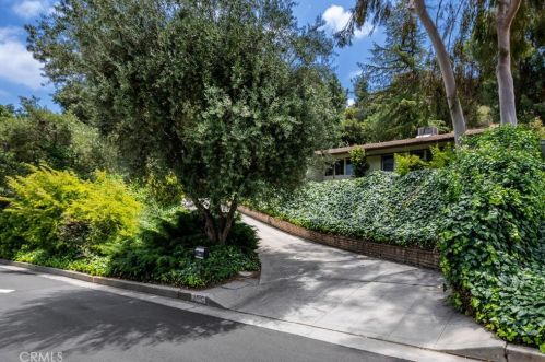 16856 Escalon Dr, Van Nuys, CA 91436-3834