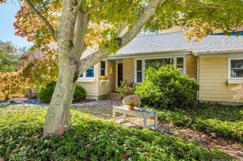 112 Hemlock Dr, Deep River, CT 06419-2224