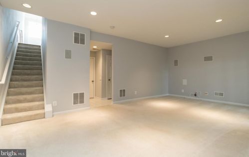 15017 Danube Way, Haymarket VA  20169-3321 exterior