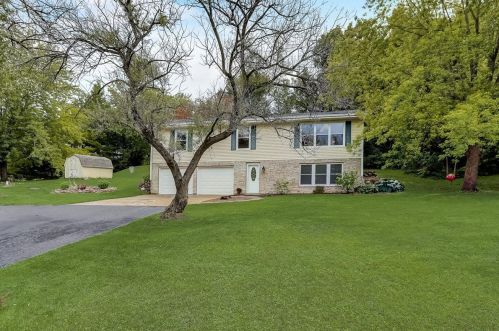 201 Prairie View Dr, North Prairie, WI 53153-9600