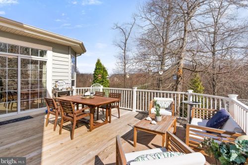 15 Lackawanna Ln, Falling Waters WV  25419-9402 exterior