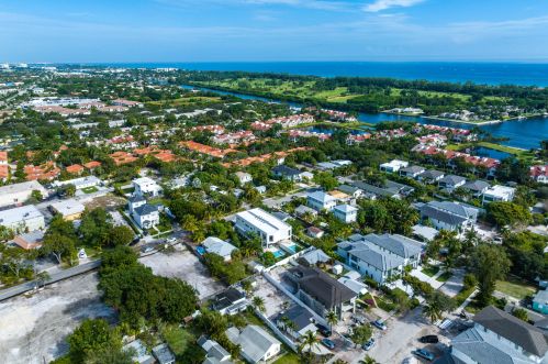 724 Lake Ave, Delray Beach FL  33483-5928 exterior