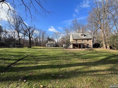 551 Ewing Ave, Franklin Lakes, NJ 07417-2404