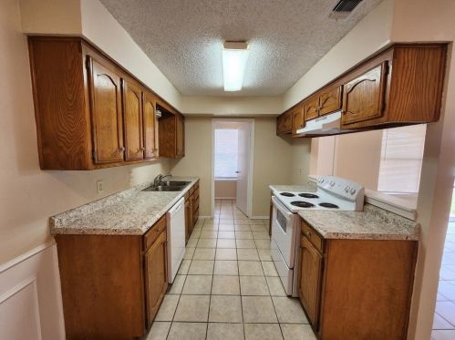 1010 Mitchell Ln, Burleson TX  76028-6452 exterior