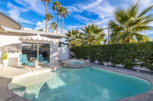 610 Hermosa Dr, Palm Springs CA  92262-6112 exterior