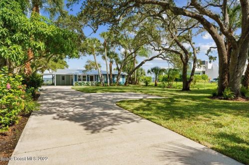 720 Banana River Dr, Merritt Island, FL 32952-2713