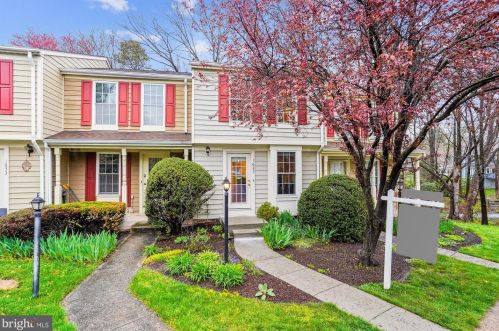 1637 Fieldthorn Dr, Herndon, VA 20194-1597