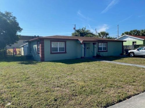 930 Foresteria Dr, West Palm Beach, FL 33403-3106