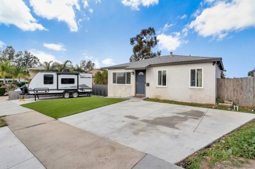 5392 Roswell St, San Diego, CA 92114-1709