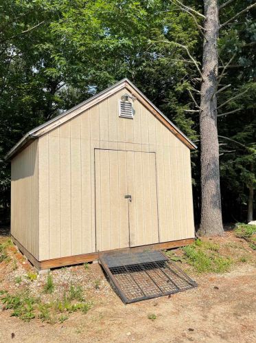 131 Old Town Rd, Weare NH  03281-5929 exterior