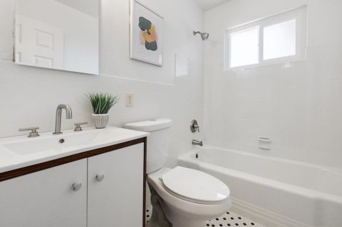 569 Crestmont Dr, Oakland CA 94619-2300 exterior