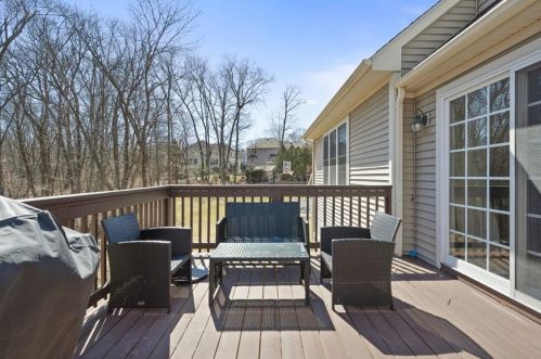 37 Millers Brook Dr, Cumberland RI  02864-6163 exterior