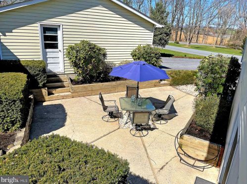 4718 Shagbark Cir, Schnecksville, PA 18078-2459