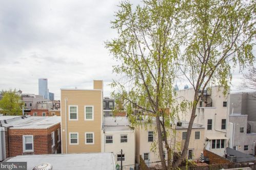 2219 Carpenter St, Philadelphia PA 19146-2517 exterior