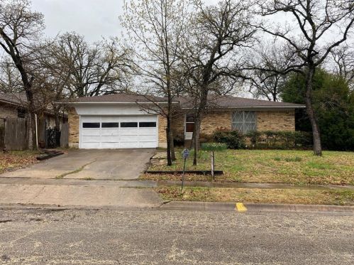 2110 Navajo St, Denton, TX 76209-3412