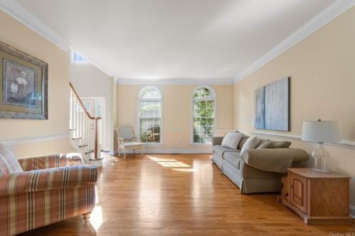 2 Mathews Ln, Somers Town NY  10589-2819 exterior