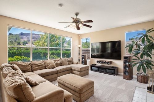 490 Tree Hollow Ct, Simi Valley CA  93065-7311 exterior
