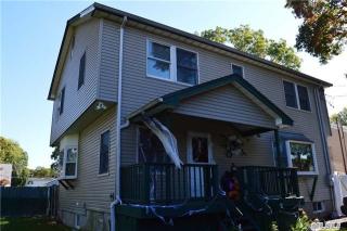 174 Lafayette St, Copiague, NY 11726-3606