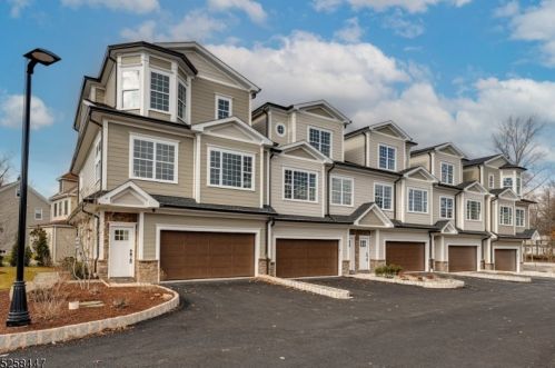 484 4th Ave, Garwood, NJ 07027-1009