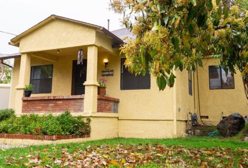 3749 1st Ave, Glendale, CA 91214-2431
