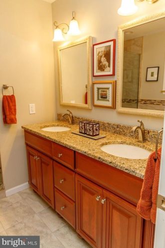 141 Kitty Knight Dr, Southampton PA 18966-1130 exterior