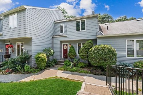 65 Maple Hill Dr, Mahopac, NY 10541-3840