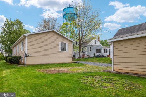 353 Banks Fort Rd, Strasburg VA  22657-2159 exterior