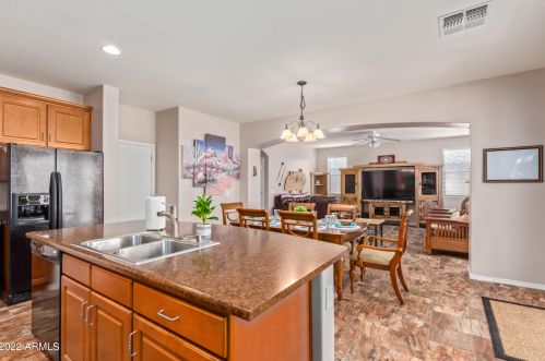 41632 Somerset Dr, Maricopa, AZ 85138-3273