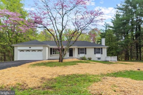 9367 Meetze Rd, Midland, VA 22728-1738