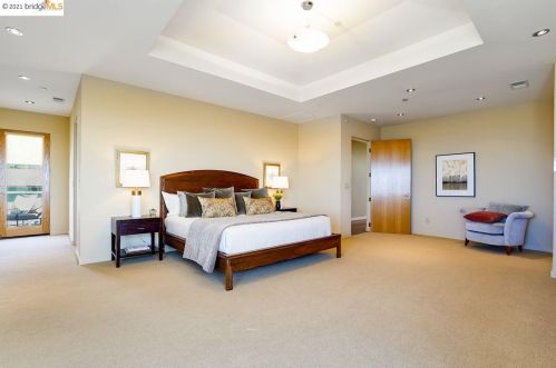 13349 Campus Dr, Oakland CA  94619-3709 exterior