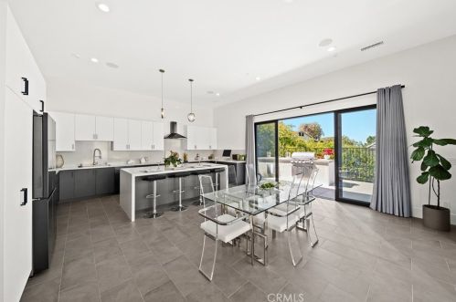 18852 Canyon Crest Dr, Orange CA 92861-2806 exterior