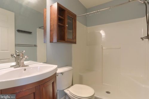 512 Woodthrush Ct, Harrisburg PA  17110-4024 exterior