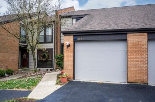 2227 Clough Ridge Dr, Cincinnati, OH 45230-1492