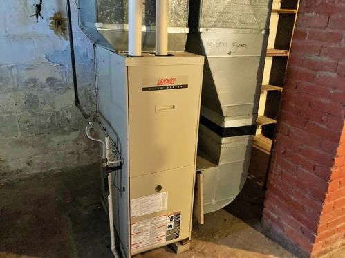 524 Moody Ave, New Castle PA  16105-2431 exterior