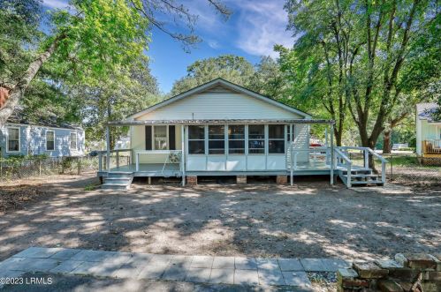 2704 Oaklawn St, Beaufort SC  29902-4335 exterior