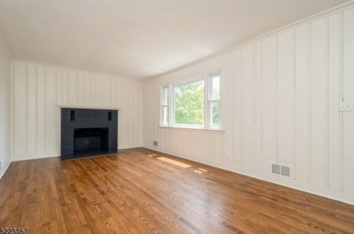 27 Dogwood Rd, Greystone Park NJ  07950-1918 exterior