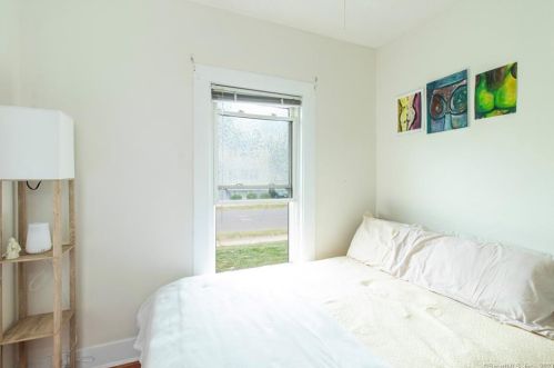 3 Conlon St, Bristol CT  06010-4104 exterior