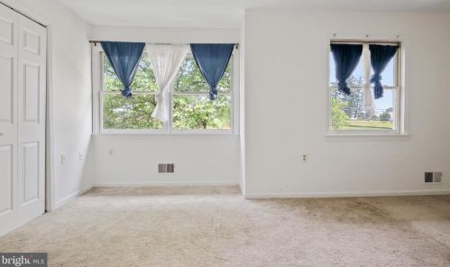 123 Davis Ave, Leesburg VA 20175-3405 exterior